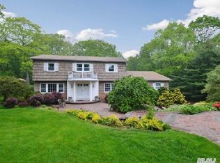 16 Ibsen Ct, Dix Hills, NY 11746