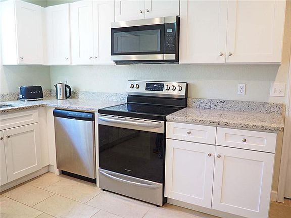5th image of 151 Essex Dr