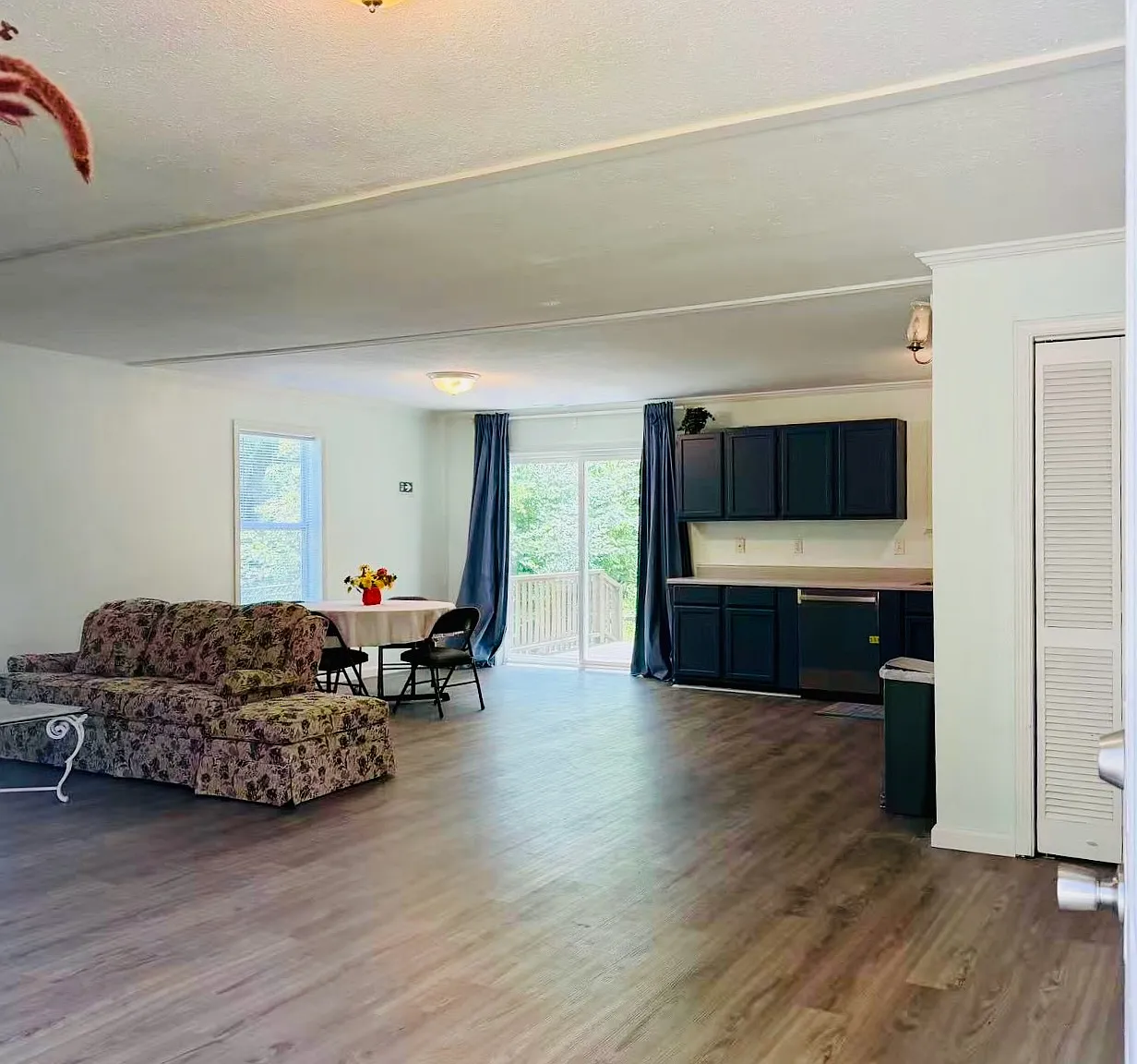 3 bed, 1326 sqft, $2,400 — Photo 4