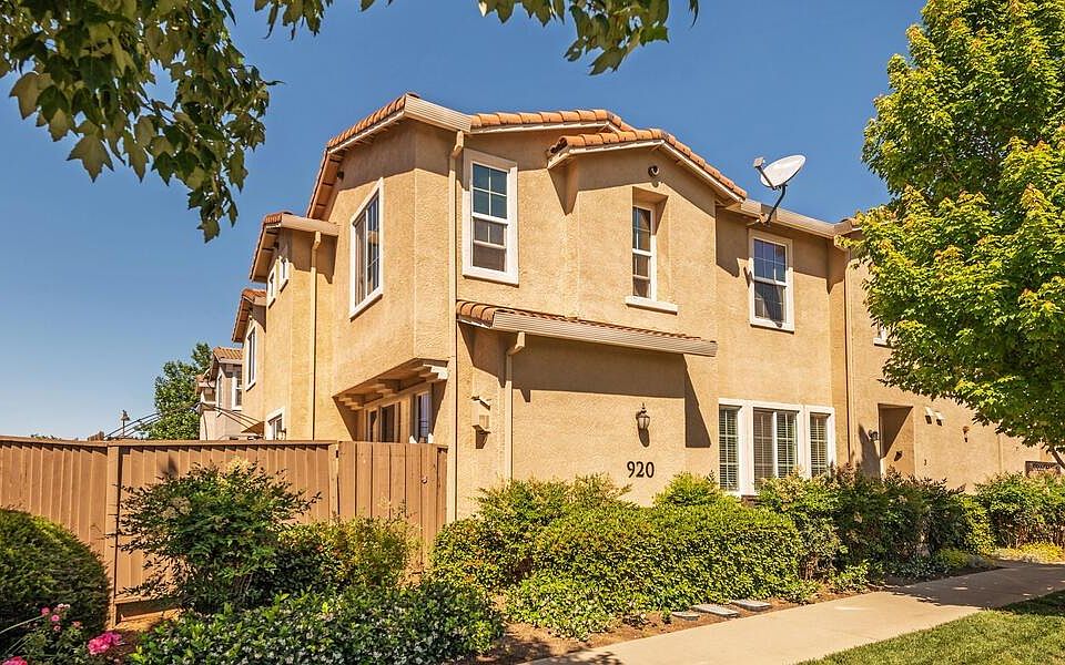 1st image of 920 Sierra View Cir Unit 3