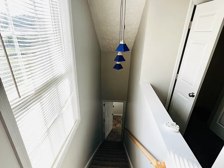 106 Alexander Ct — Photo 2