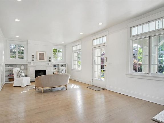4th image of 366 Millaudon St