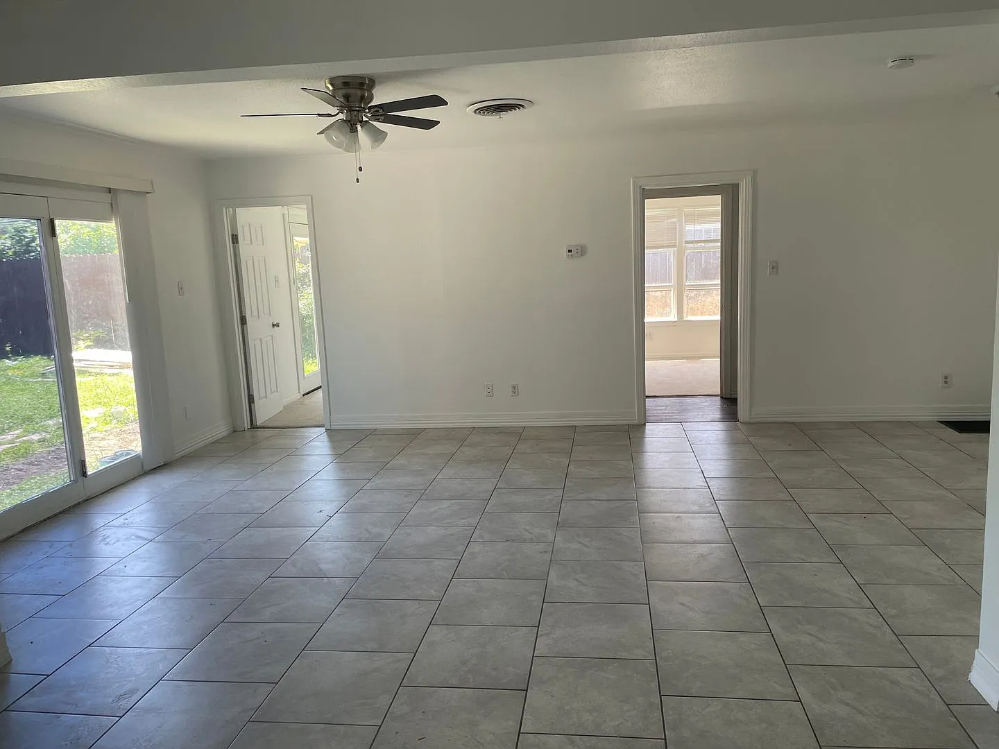 Centrally Located 3-Bedroom Home with Additional Back Apartment — Photo 2