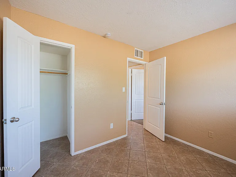 2130 W Cortez Ave — Photo 18