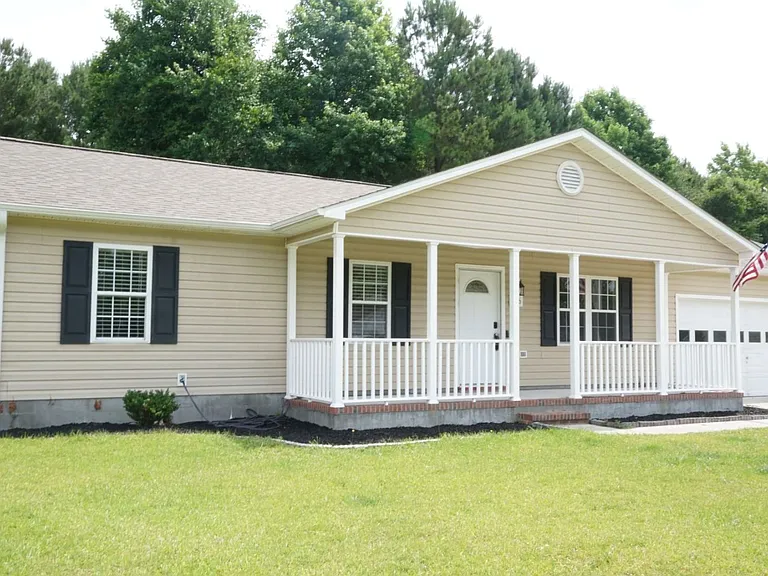 116 Howell Dr — Photo 2