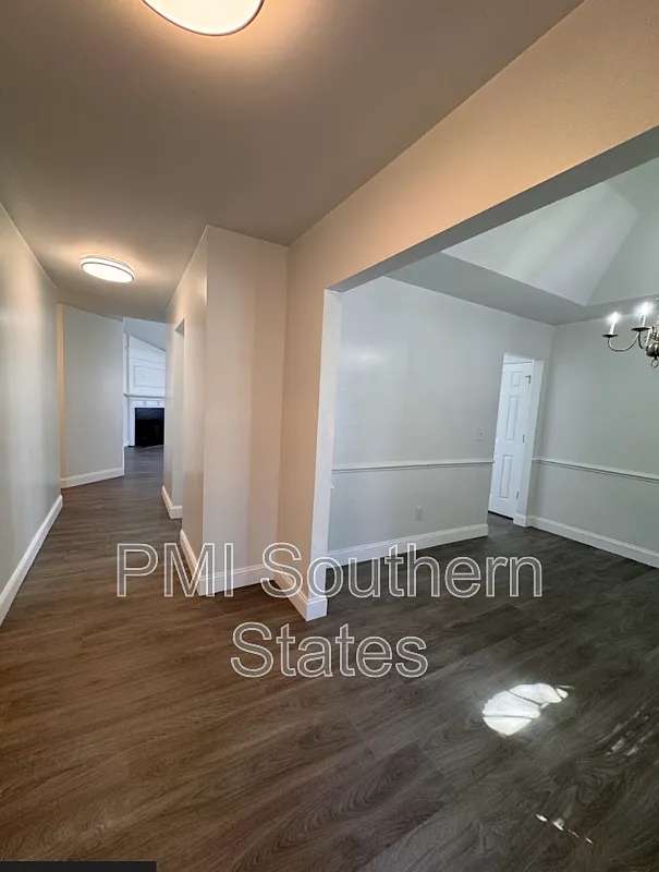 3 bed, 2.0 bath, 1500 sqft, $1,950 — Photo 2