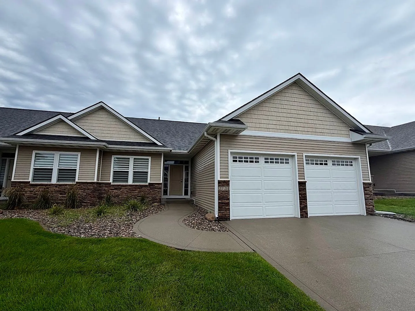 2717 & 2721 London Dr — Photo 2