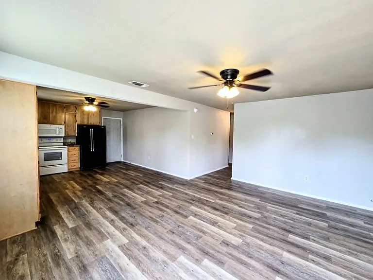 2606 Avenue V — Photo 5