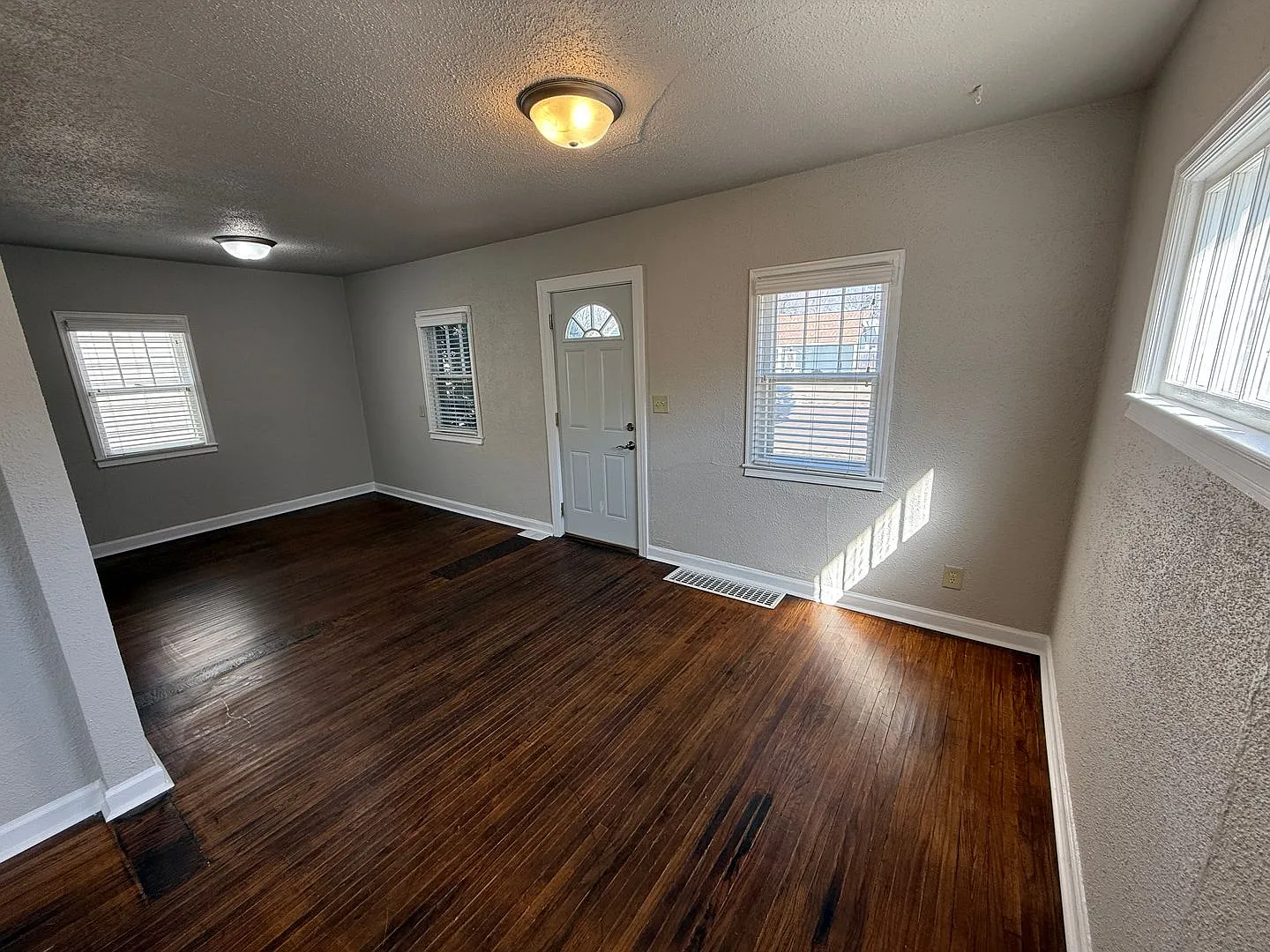 Updated 1 Bed / 1 Bath Single-Family Home with Garage! — Photo 3