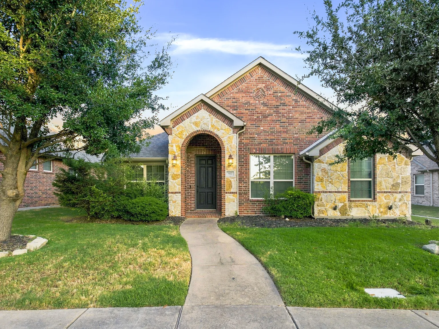 4 bed, 1878 sqft, $2,690 — Photo 1