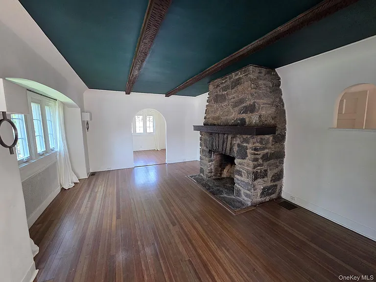 319 Oakland Beach Ave — Photo 30