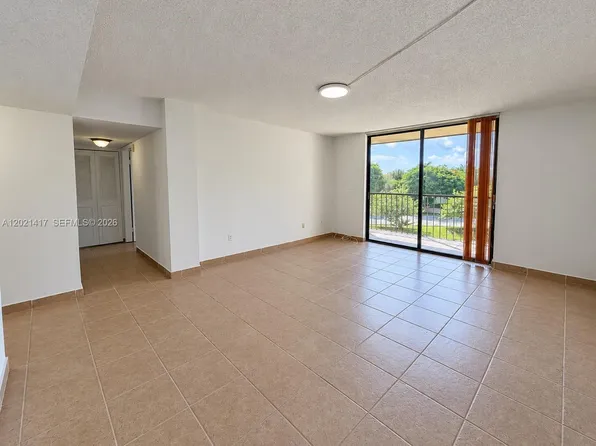 8635 NW 8th St, Miami, FL
