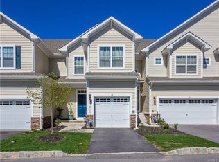 18 Rosecrest Ct, Middletown, NY 10940