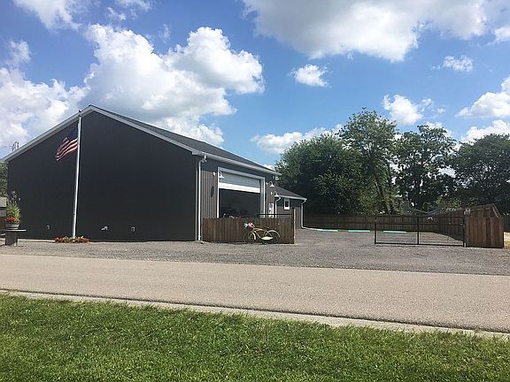 4th image of 160 Parkview Ave