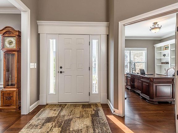 5th image of 5098 Medallion Dr W