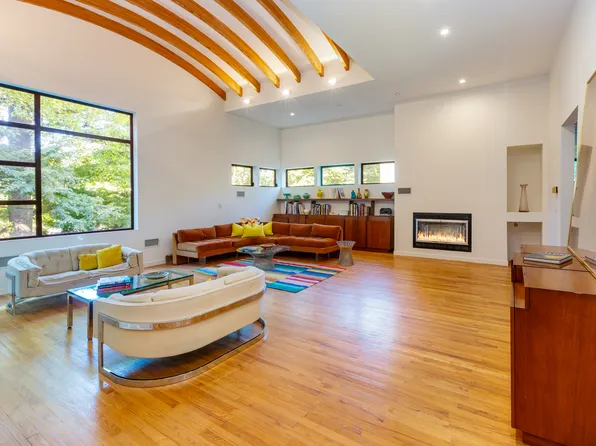 712 Ladd Road image 4 of 32