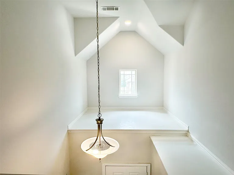 23610 Carducci Dr — Photo 24