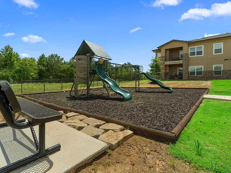 Willow Creek Apartments — Photo 39