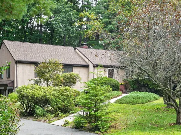 27 Algonquin Ave, Andover, MA 01810
