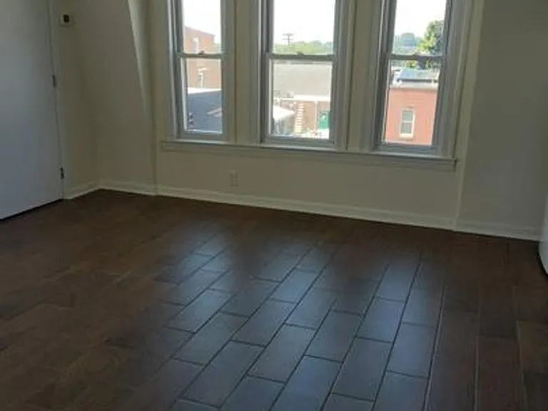 2219 Maryland Ave — Photo 1