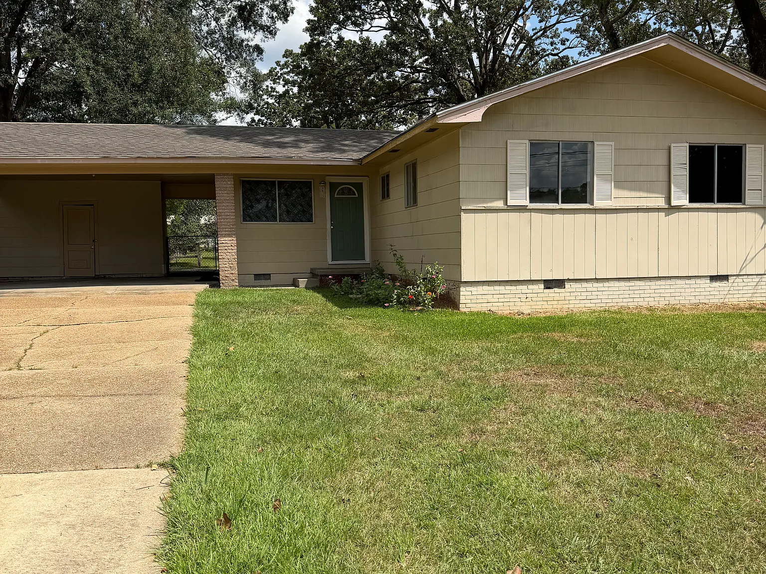 3 bed, 1072 sqft, $1,100 — Photo 1
