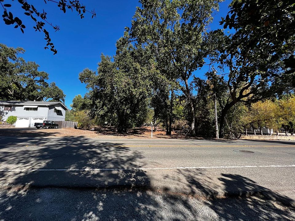 1st image of 2657 Country Club Dr