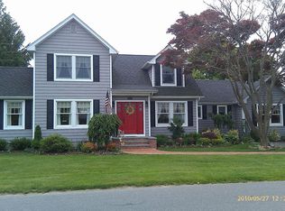 78 Edgewood Rd, West Islip, NY 11795