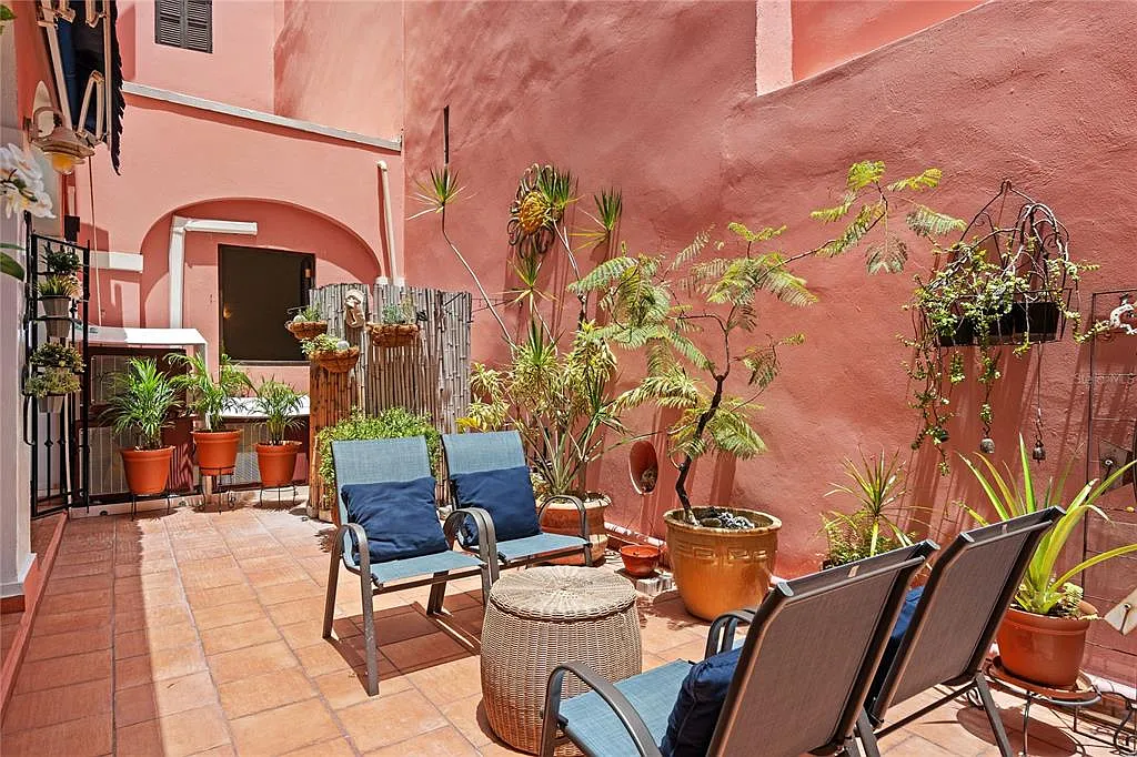3 bed, 1.0 bath, 1912 sqft, $3,500 — Photo 2