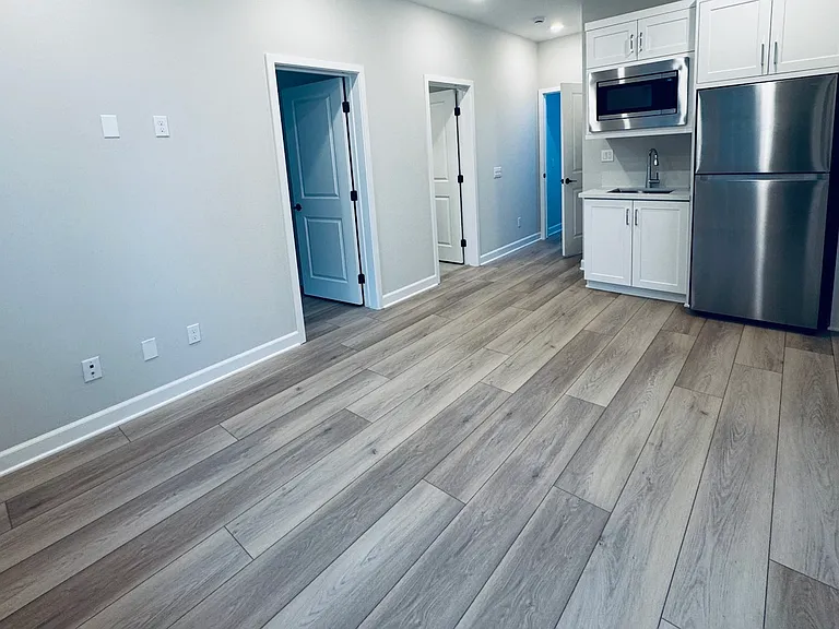 12145 Carter Ln — Photo 2