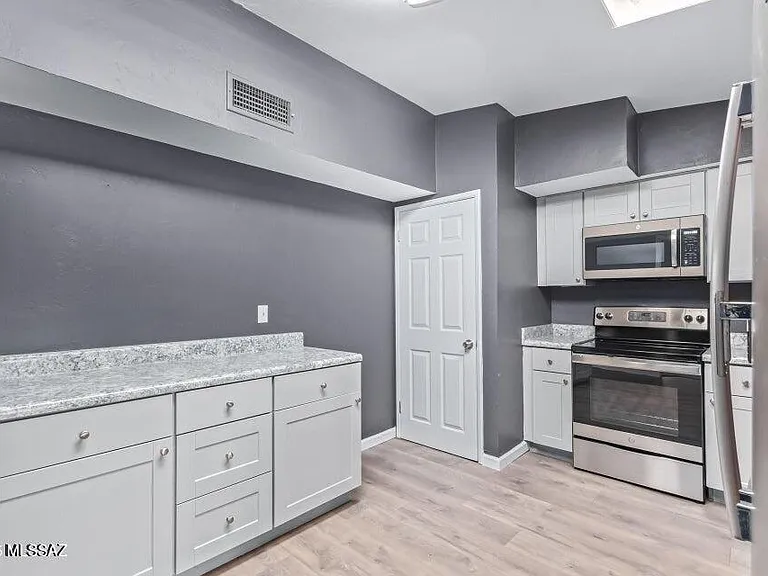 843 E Alturas St — Photo 10