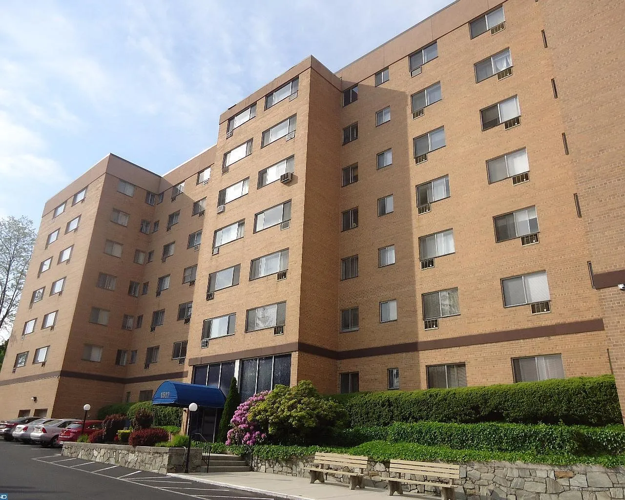2 bed, 1092 sqft, $1,645 — Photo 1