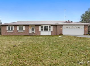 3450 NE Pinegrove Rd, Edmore, MI 48829