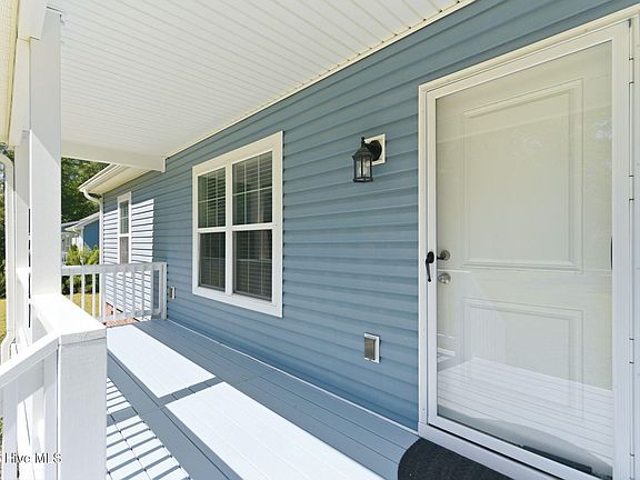 5th image of 1627 Honey Do Lane NE