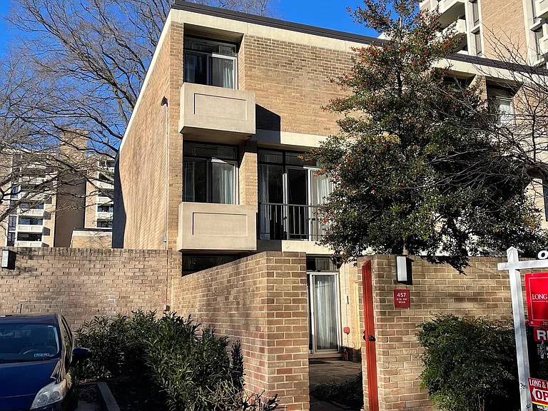 457 N St SW — Photo 3