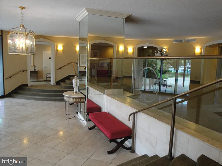 8370 Greensboro Dr #1019 — Photo 4