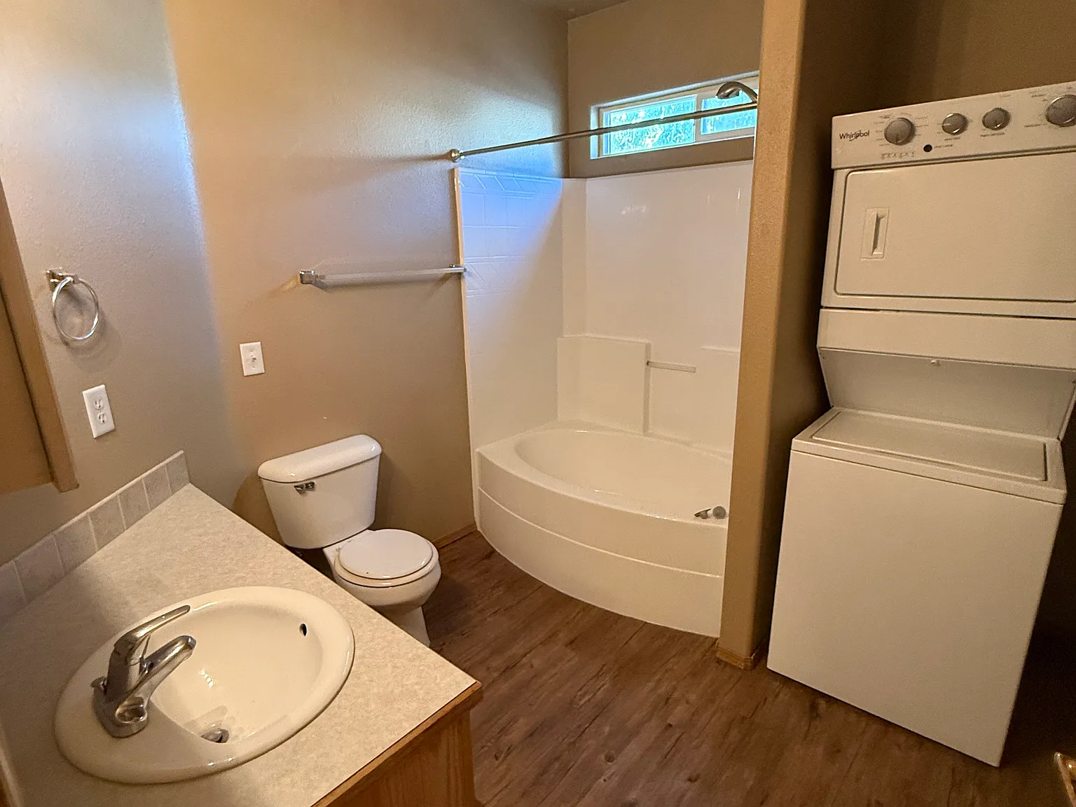 2 bed, 900 sqft, $1,599 — Photo 4