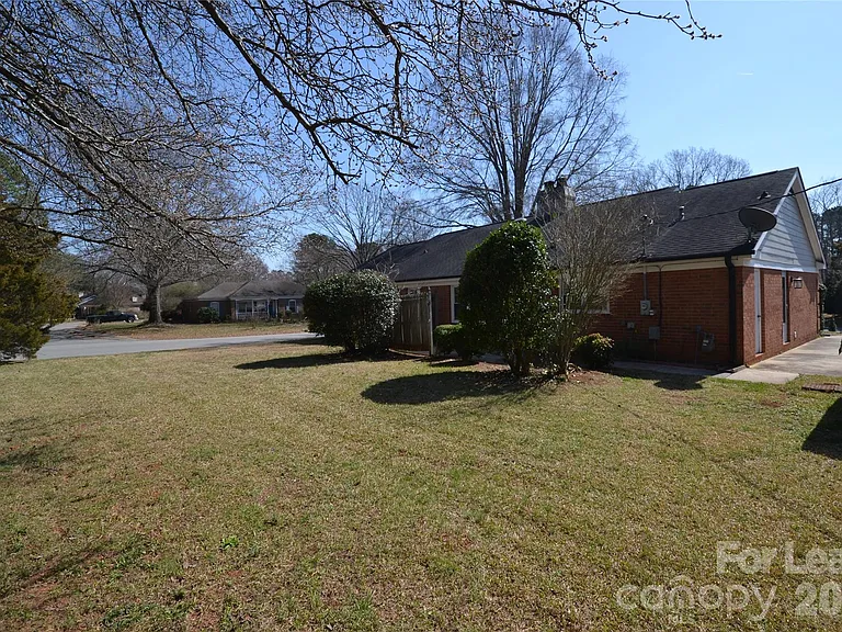 100 Old Farm Ct — Photo 45