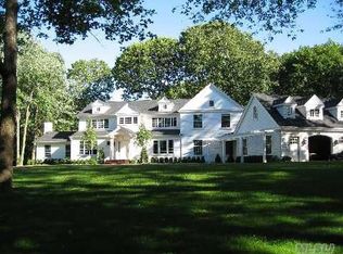 4 Beardsley Ln, Huntington, NY 11743