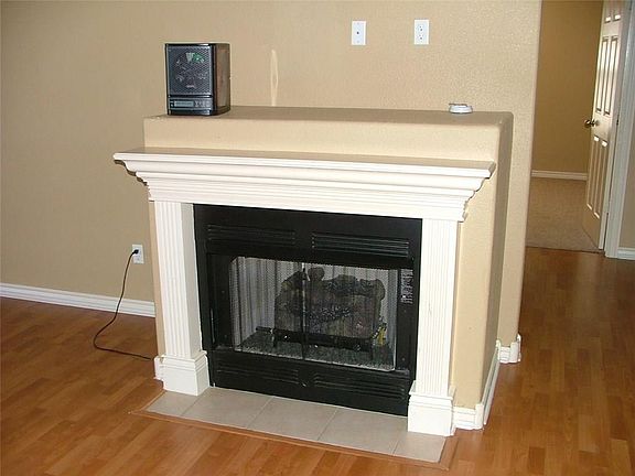 3rd image of 933 Oak Crossing Dr