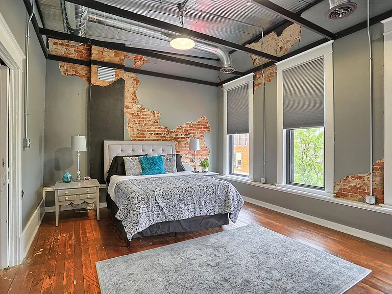120 W Market St #A — Photo 10