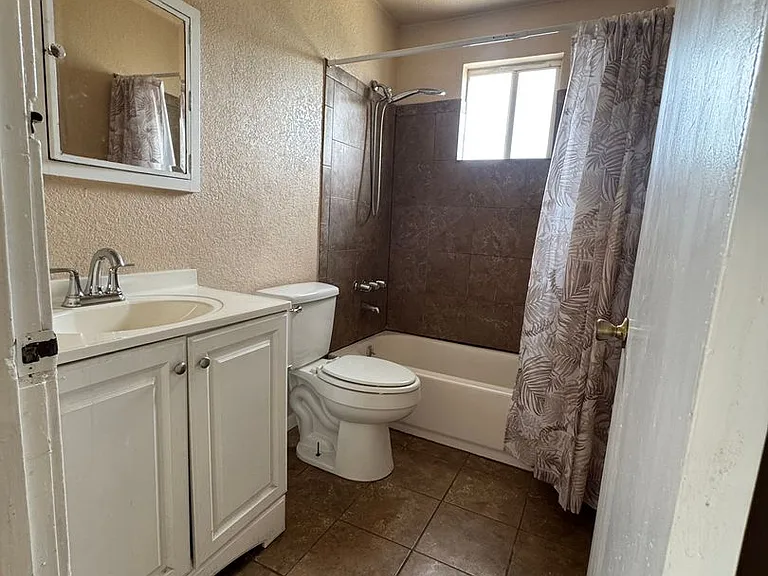 675 W Pyron Ave — Photo 3