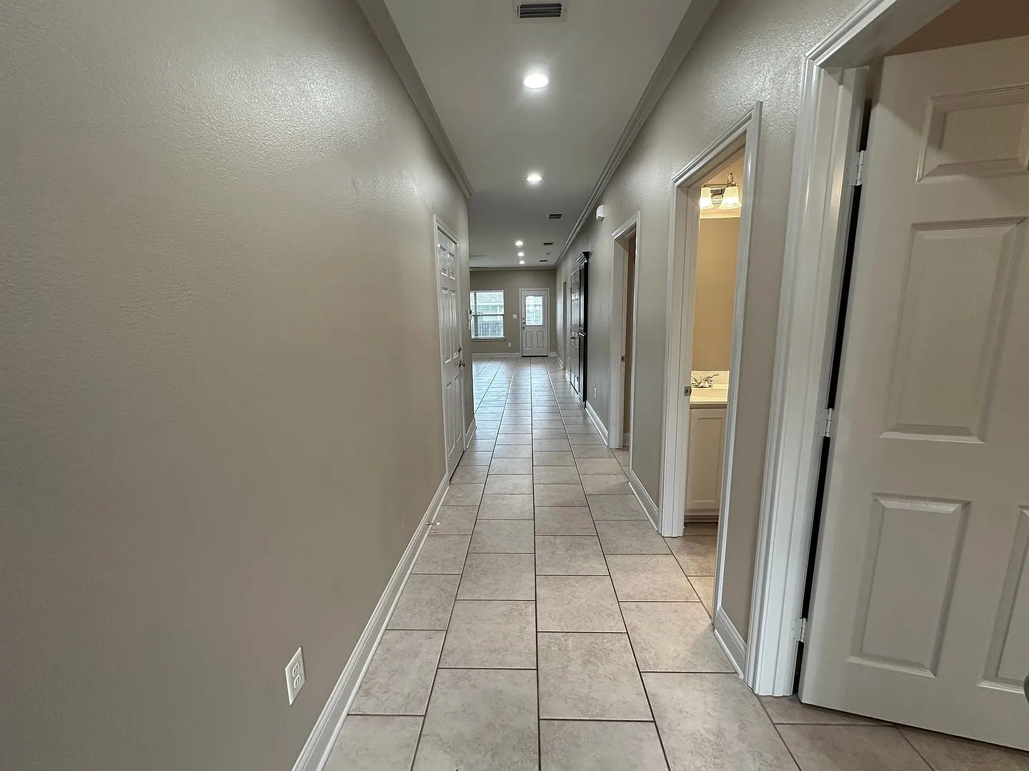 3921 Mobley Cir — Photo 4