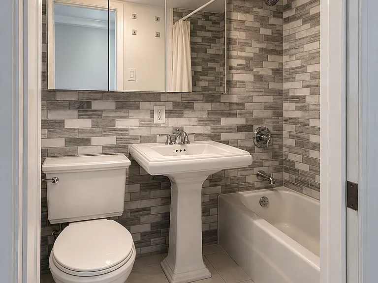 1373 1st Ave #5 — Photo 4