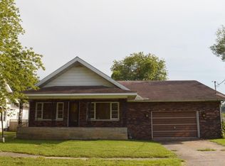 225 W 3rd St, Bonnie, IL 62816