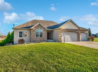 1198 N Shaleview Ct, Warsaw, IN 46582