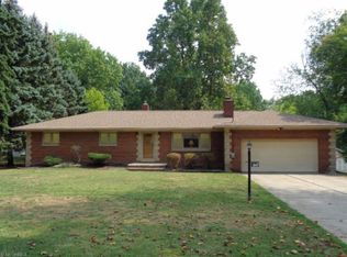 548 Spring Grove Dr, Tallmadge, OH 44278