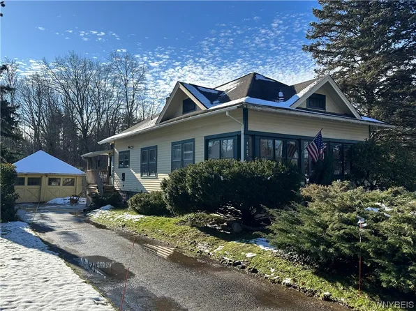 4685 Clark St, Hamburg, NY 14075