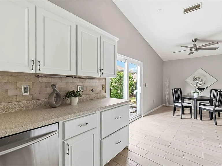 7795 Pine Trace Dr — Photo 17