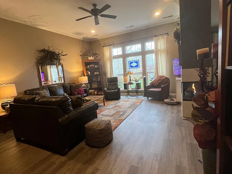 4104 Cedar Crest Ln — Photo 9