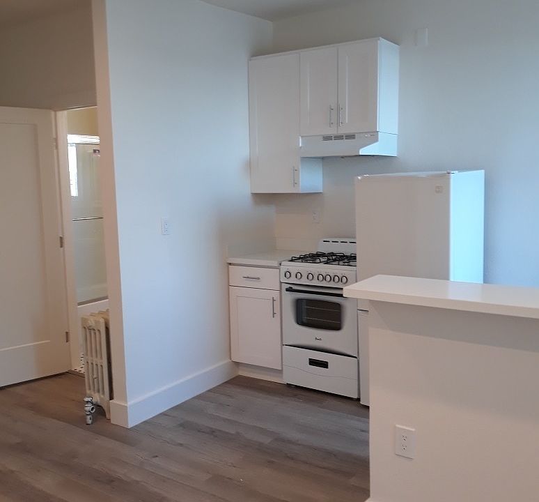 1st image of 4740 Balboa St #402
